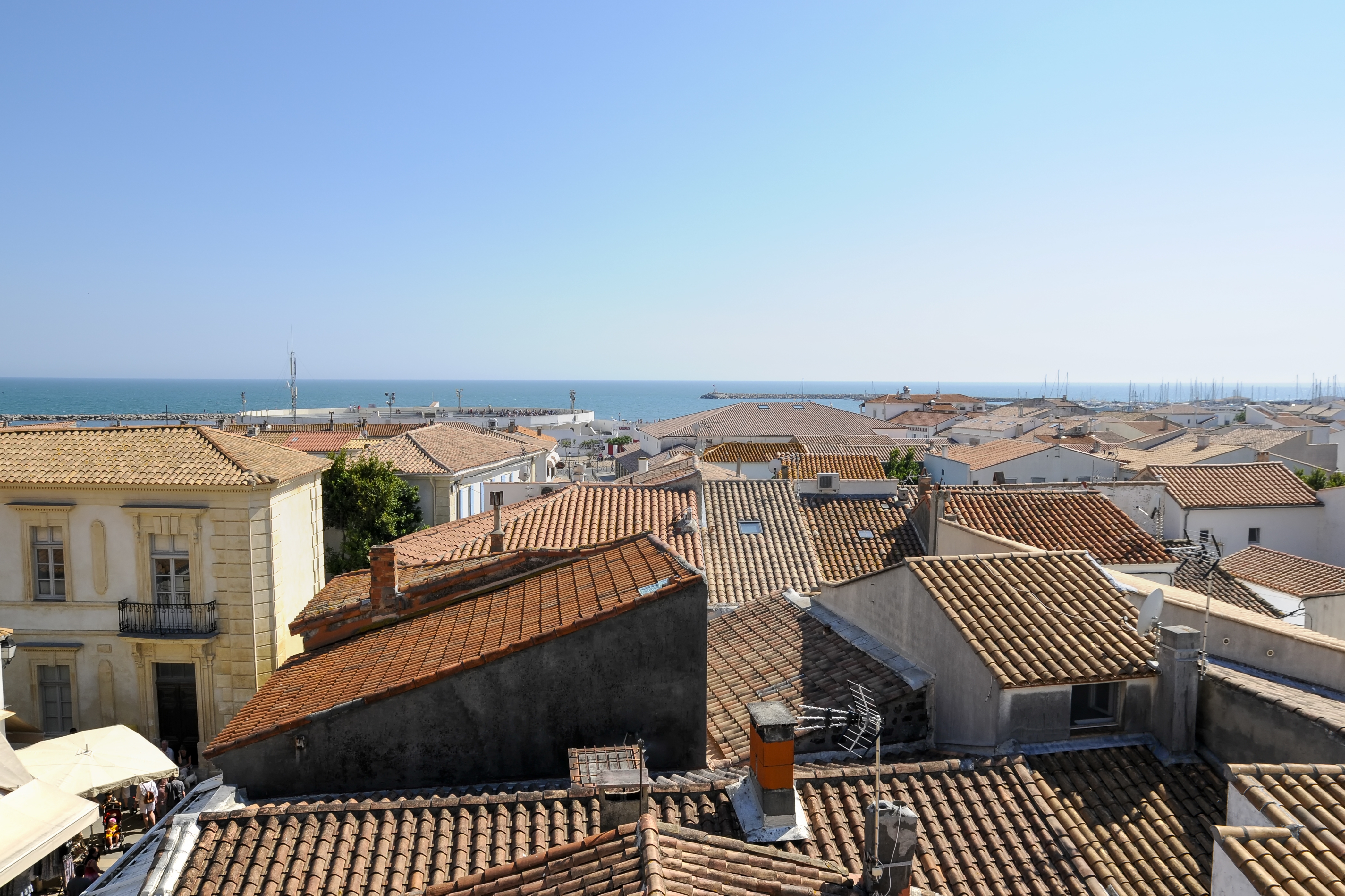 Vista aérea de desarrollo residencial costero